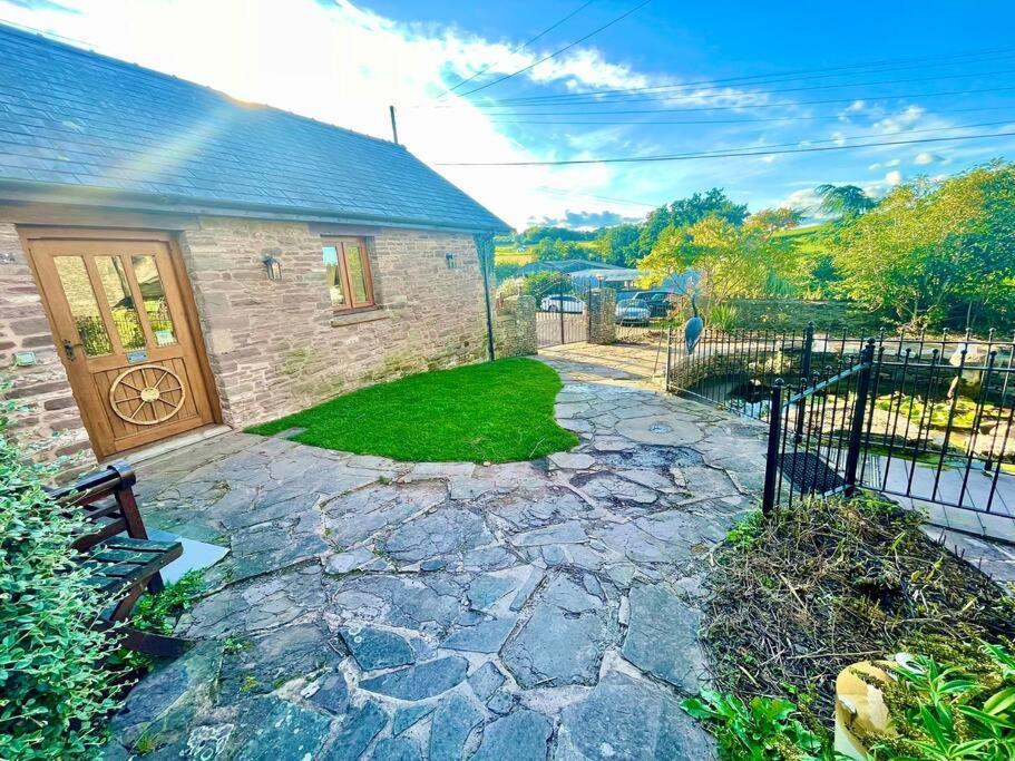 Stone Built Barn In A Beautiful Rural Setting Villa Llangwm-Isaf Exterior foto