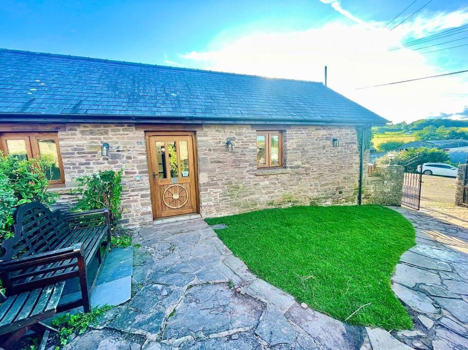 Stone Built Barn In A Beautiful Rural Setting Villa Llangwm-Isaf Exterior foto
